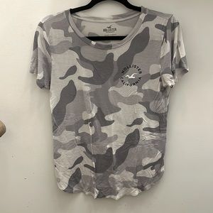 Hollister tee